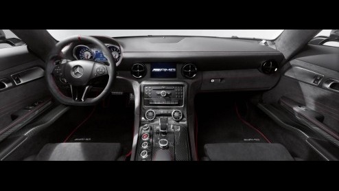 Het doek is er af; de Mercedes SLS AMG Black Series is geen geheim meer. De ultieme uitvoering heeft een bodykit en is natuurlijk niet te missen in knallend geel.