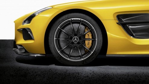 Het doek is er af; de Mercedes SLS AMG Black Series is geen geheim meer. De ultieme uitvoering heeft een bodykit en is natuurlijk niet te missen in knallend geel.