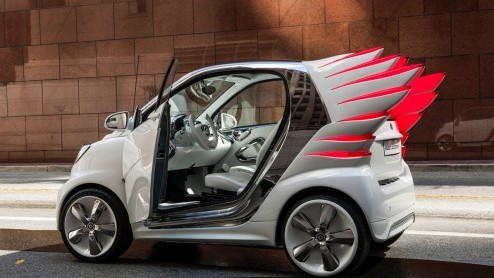 Smart schijnt tijdens op de Los Angeles Motor Show licht op een bijzondere showcar en volgend jaar als limited edition op de markt komt. Hoe speciaal is deze elektrische fortwo? Hij heeft vleugels en 