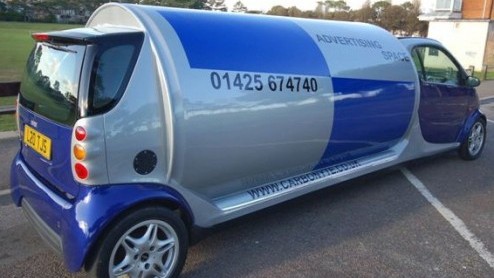 Wat doe je als je een tweepersoons auto wil, maar toch veel bagageruimte nog hebt? Een bestelauto kopen? Dat hoeft niet, want limousinespecialist Carbonyte nam een smart fortwo als basis en verlengde