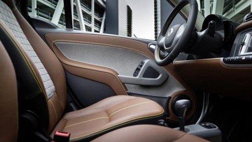 Smart heeft een prijskaartje gehangen aan de Fortwo edition BoConcept. De limited edition kan per direct worden besteld als coup en cabrio en staat vanaf november bij de dealer vanaf 15.176 euro.