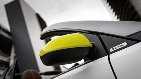 Smart heeft een prijskaartje gehangen aan de Fortwo edition BoConcept. De limited edition kan per direct worden besteld als coup en cabrio en staat vanaf november bij de dealer vanaf 15.176 euro.