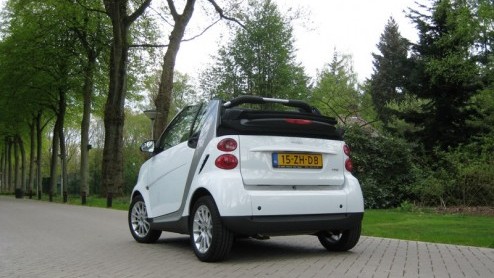 De nieuwe smart fortwo is sinds vorig jaar op de markt. Na een groeispurt van 20 centimeter heeft smart nu een volwassen stadsauto in de aanbieding. Dit voorjaar breidde het merk onder het motto een