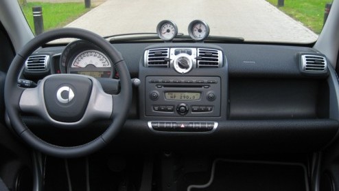 De nieuwe smart fortwo is sinds vorig jaar op de markt. Na een groeispurt van 20 centimeter heeft smart nu een volwassen stadsauto in de aanbieding. Dit voorjaar breidde het merk onder het motto een