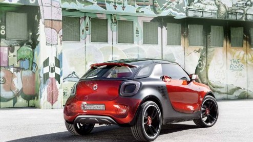 Smart introduceert op de Autosalon van Parijs deze Forstars, een elektrisch aangedreven studiemodel. Met zijn ingebouwde beamer is de Forstars ook te gebruiken als mobiele bioscoop.