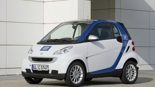 Winkelkarretje nodig? Flauwe vraag misschien, feit is wel dat smart in het Duitse Ulm bij wijze van proef een aantal smarts ter beschikking stelt voor car2go, waarmee je voor 19 cent per minuut door d