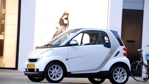Smart heeft voor modeljaar 2009 enkele wijzigingen doorgevoerd aan het leveringsprogramma van de fortwo. Naast andere lakkleuren en nieuw leverbare opties is er ook motorisch nieuws te melden. De cdi-