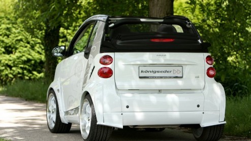 Voor wie denkt in een elektrische smart niet serieus genomen te worden heeft Konigseder een heel ander uiterste. Deze firma ontwikkelde een bodykit voor het kleintje, waardoor het schattige er direct 