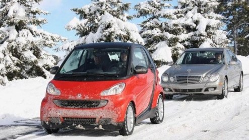 De Mercedes-Benz E-Klasse Bluetec en drie smart fortwo’s hebben zich in een lange-afstandstest van hun economische kant laten zien. Het gezelschap reed in een 4.400 km lange rit van Los Angeles naar D De Mercedes-Benz E-Klasse Bluetec en drie smart fortwo’s hebben zich in een lange-afstandstest van hun economische kant laten zien. Het gezelschap reed in een 4.400 km lange rit van Los Angeles naar D