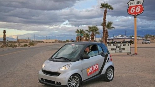 De Mercedes-Benz E-Klasse Bluetec en drie smart fortwo’s hebben zich in een lange-afstandstest van hun economische kant laten zien. Het gezelschap reed in een 4.400 km lange rit van Los Angeles naar D De Mercedes-Benz E-Klasse Bluetec en drie smart fortwo’s hebben zich in een lange-afstandstest van hun economische kant laten zien. Het gezelschap reed in een 4.400 km lange rit van Los Angeles naar D