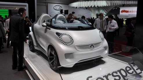 De Autosalon van Genve heeft vandaag zijn deuren voor het grote publiek geopend. AutoVandaag.nl is alvast even een kijkje gaan nemen en we hebben diverse primeurs, bijzondere studiemodellen en aankom