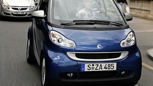 De nieuwe smart fortwo is sinds dit jaar leverbaar en maakt weer zijn opmars. Een nieuwe nog zuinigere uitvoering en een bijbehorend actiemodel moet dat gaan versterken. Geen arodynamische aanpassing