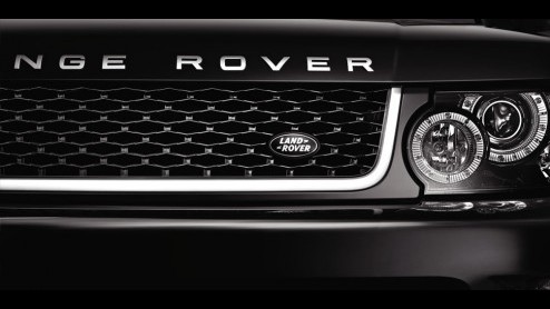 Tijdelijk is de Range Rover Sport bijzonder zwart. Tenminste, als je de gelimiteerde uitvoering 'Black' besteld hebt. Deze is er alleen met een dieselmotor, zit ruim in z'n spullen en kost 102.900 eur