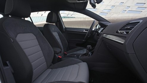 Volkswagen Golf R Line is gebaseerd op Highline en staat in de showroom vanaf 26.795 euro