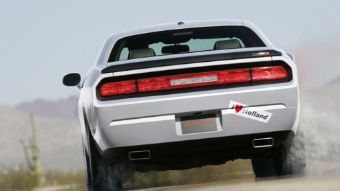 Eigenlijk willen we het niet weten of zien, maar een eerste exemplaar van de Dodge Challenger SRT8 heeft zich tijdens de One Lap of America naast de weg begeven, met frontschade tot gevolg.
