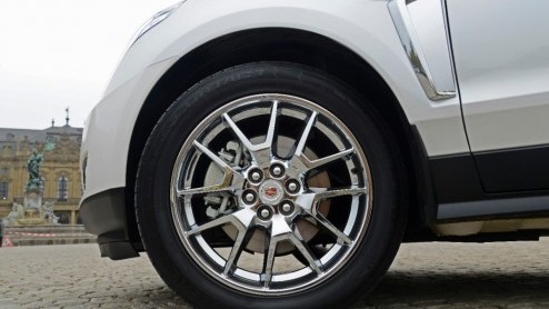 Begin dit jaar heeft Cadillac een nieuwe V6 voor de SRX aangekondigd. De 3.6 liter motor is krachtiger, maar niet onzuiniger dan zijn voorganger en staat vanaf 79.350 euro bij de dealers.
