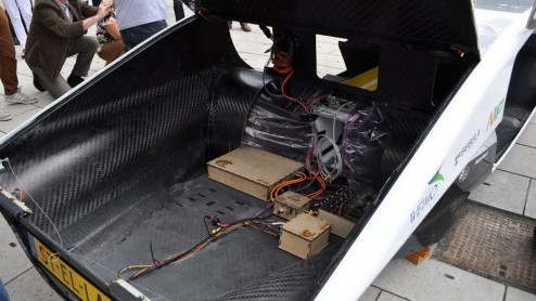 Vandaag heeft Solar Team Eindhoven s werelds eerste gezinsauto op zonne-energie gepresenteerd. Het studententeam van de TU Eindhoven verschijnt met Stella aan de start van de World Solar Challenge.