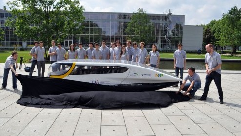 Vandaag heeft Solar Team Eindhoven s werelds eerste gezinsauto op zonne-energie gepresenteerd. Het studententeam van de TU Eindhoven verschijnt met Stella aan de start van de World Solar Challenge.