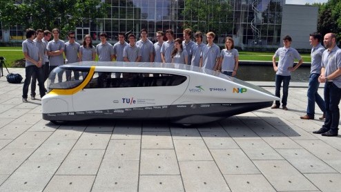 Vandaag heeft Solar Team Eindhoven s werelds eerste gezinsauto op zonne-energie gepresenteerd. Het studententeam van de TU Eindhoven verschijnt met Stella aan de start van de World Solar Challenge.
