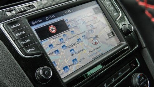 Rijtest Volkswagen Golf GTI Performance, de Golf met progressieve besturing, 230 pk en een sperdifferentieel voor maximaal GTI-plezier.