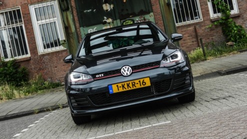 Rijtest Volkswagen Golf GTI Performance, de Golf met progressieve besturing, 230 pk en een sperdifferentieel voor maximaal GTI-plezier.