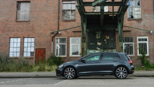 Rijtest Volkswagen Golf GTI Performance, de Golf met progressieve besturing, 230 pk en een sperdifferentieel voor maximaal GTI-plezier.