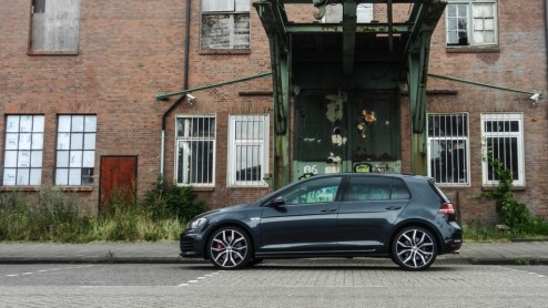 Rijtest Volkswagen Golf GTI Performance, de Golf met progressieve besturing, 230 pk en een sperdifferentieel voor maximaal GTI-plezier.