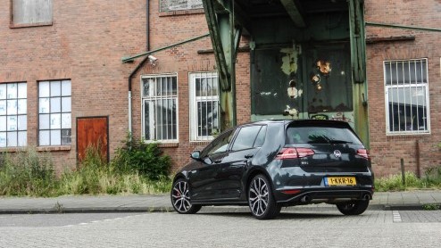Rijtest Volkswagen Golf GTI Performance, de Golf met progressieve besturing, 230 pk en een sperdifferentieel voor maximaal GTI-plezier.