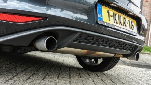 Rijtest Volkswagen Golf GTI Performance, de Golf met progressieve besturing, 230 pk en een sperdifferentieel voor maximaal GTI-plezier.