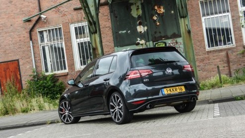 Rijtest Volkswagen Golf GTI Performance, de Golf met progressieve besturing, 230 pk en een sperdifferentieel voor maximaal GTI-plezier.