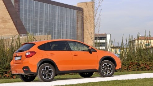 Subaru betreedt met de XV een segment waarin het eerder nog niet actief was: de klasse van de compacte crossovers, waar onder meer de Nissan Qashqai en Hyundai ix35 hoge ogen gooien. De XV is volledig