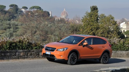Subaru betreedt met de XV een segment waarin het eerder nog niet actief was: de klasse van de compacte crossovers, waar onder meer de Nissan Qashqai en Hyundai ix35 hoge ogen gooien. De XV is volledig