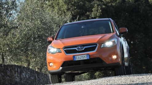 Subaru betreedt met de XV een segment waarin het eerder nog niet actief was: de klasse van de compacte crossovers, waar onder meer de Nissan Qashqai en Hyundai ix35 hoge ogen gooien. De XV is volledig