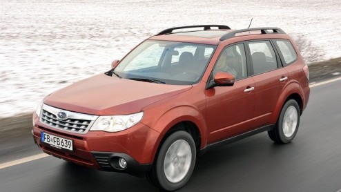Subaru heeft de Forester vernieuwd en dat werpt groots zijn vruchten af. Zo monteren de Japanners een nieuwe, veel zuiniger boxermotor, is het in- en exterieur lichtjes bijgeschaafd daalt tegelijkerti