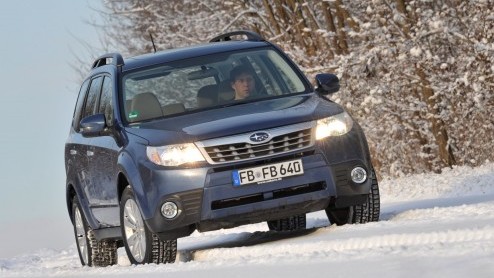 Subaru heeft de Forester vernieuwd en dat werpt groots zijn vruchten af. Zo monteren de Japanners een nieuwe, veel zuiniger boxermotor, is het in- en exterieur lichtjes bijgeschaafd daalt tegelijkerti
