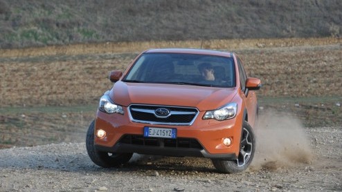 Subaru betreedt met de XV een segment waarin het eerder nog niet actief was: de klasse van de compacte crossovers, waar onder meer de Nissan Qashqai en Hyundai ix35 hoge ogen gooien. De XV is volledig