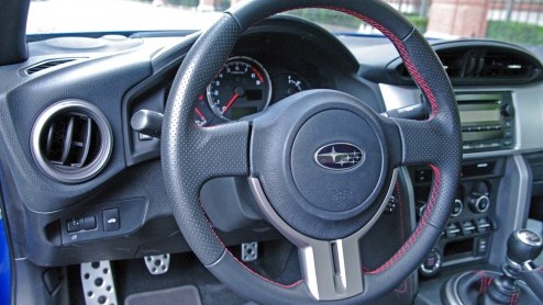 Hij heeft een rare naam, BRZ, maar verder is de nieuwe sportauto van Subaru precies wat hij zou moeten zijn. We zijn er behoorlijk opgetogen over. Waarom? Deze Japanse scheurneus is simpel en eerlijk.