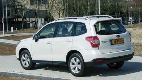 Autotest Subaru Forester 2.0i Lineartronic. Nieuwe generatie Forester met vierwielaandrijving en CVT-automaat op de juiste punten verbeterd.
