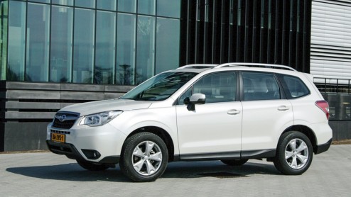 Autotest Subaru Forester 2.0i Lineartronic. Nieuwe generatie Forester met vierwielaandrijving en CVT-automaat op de juiste punten verbeterd.