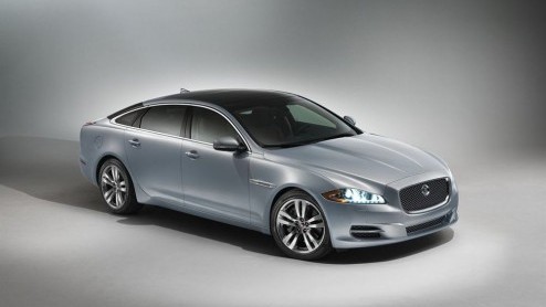 Jaguar voert enkele subtiele updates door voor de XJ modeljaar 2014. De wijzigingen betreffen onder meer nieuwe keuzes voor de aankleding van het interieur en enkele arodynamische aanpassingen.