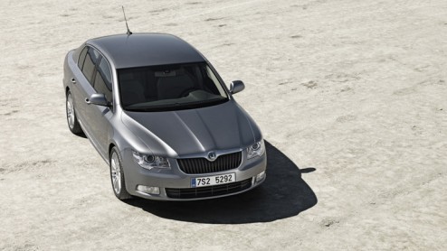 Skoda verrast ons vandaag met nieuw fotomateriaal van de nieuwe Skoda Superb. Dit beenruimtewonder maakt tijdens de Motorshow in Genve van dit jaar zijn opmars. Het motorenpalet is modern en breed op