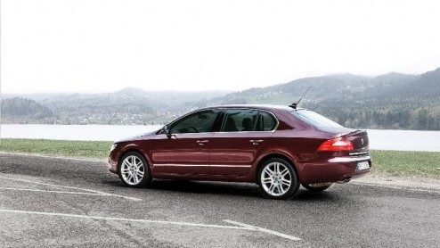 Skoda heeft het prijzenboek van hun nieuwe vlaggenschip Superb bekend gemaakt. Het nieuwe beenruimtewonder met revolutionaire achter- en kofferklep is verkrijgbaar vanaf 26.190 euro. Je hebt dan de st