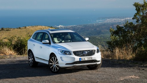 Autotest Volvo XC60 T6 en S60 T6 van modeljaar 2014, aangedreven door een nieuwe 2,0 liter turbomotor met supercharger. Hoe pakt 306 pk op de voorwielen uit, en wat scoort de nieuwe T6 in verbruik?