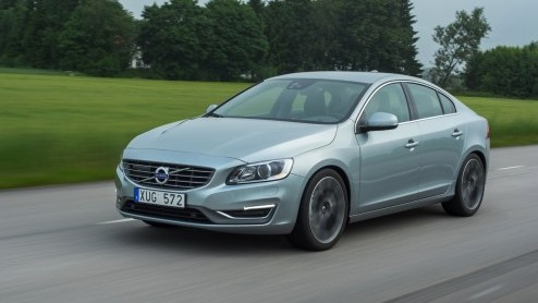 Autotest Volvo XC60 T6 en S60 T6 van modeljaar 2014, aangedreven door een nieuwe 2,0 liter turbomotor met supercharger. Hoe pakt 306 pk op de voorwielen uit, en wat scoort de nieuwe T6 in verbruik?