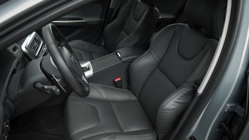 Autotest Volvo XC60 T6 en S60 T6 van modeljaar 2014, aangedreven door een nieuwe 2,0 liter turbomotor met supercharger. Hoe pakt 306 pk op de voorwielen uit, en wat scoort de nieuwe T6 in verbruik?