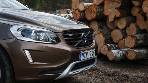 Autotest Volvo XC60 T6 en S60 T6 van modeljaar 2014, aangedreven door een nieuwe 2,0 liter turbomotor met supercharger. Hoe pakt 306 pk op de voorwielen uit, en wat scoort de nieuwe T6 in verbruik?