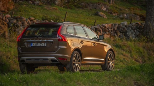 Autotest Volvo XC60 T6 en S60 T6 van modeljaar 2014, aangedreven door een nieuwe 2,0 liter turbomotor met supercharger. Hoe pakt 306 pk op de voorwielen uit, en wat scoort de nieuwe T6 in verbruik?