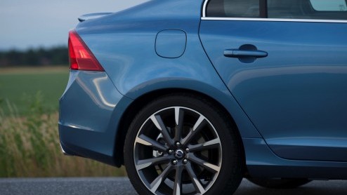 Autotest Volvo XC60 T6 en S60 T6 van modeljaar 2014, aangedreven door een nieuwe 2,0 liter turbomotor met supercharger. Hoe pakt 306 pk op de voorwielen uit, en wat scoort de nieuwe T6 in verbruik?