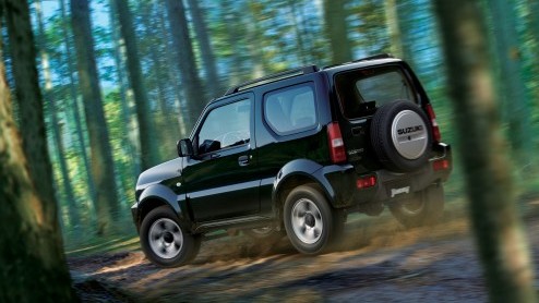 Kennen we de Suzuki Jimny nog? De kleine terreinauto begint dankzij een opfrisser aan zijn zoveelste jeugd. Maar je moet wel goed zoeken waar de Japanner is strak getrokken.