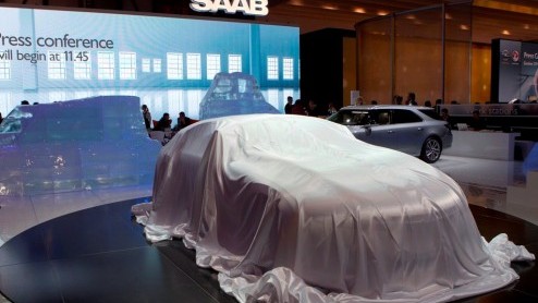 Saab heeft vandaag haar kwartaalcijfers bekend gemaakt. Gezien de onrustige ontwikkelingen binnen het bedrijf en een (tijdelijke) productiestop komt het nieuws dat de jaarafzet van 80.000 auto's wordt
